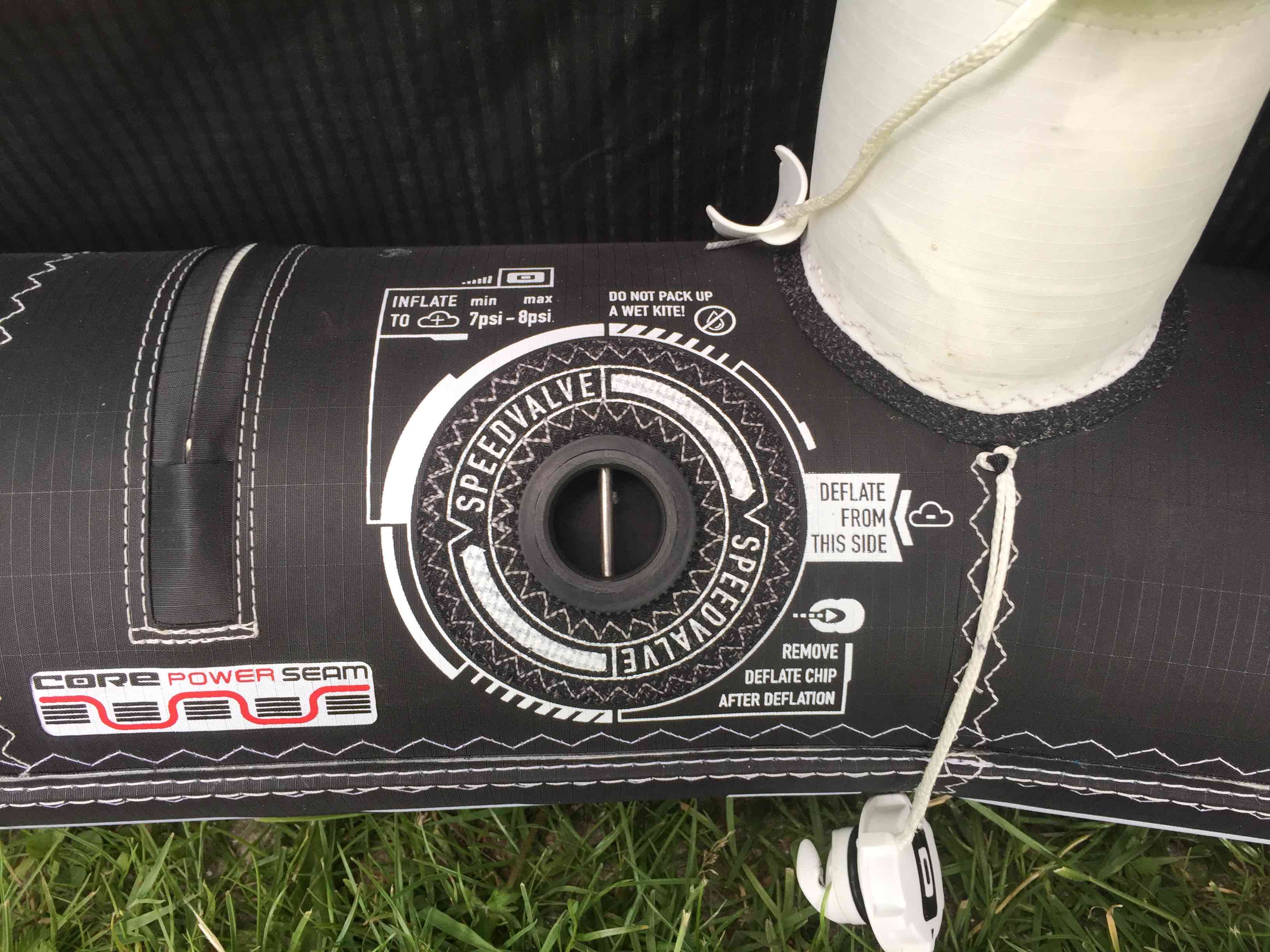 Core Kiteboarding XR4 10m kitereview inflate close up
